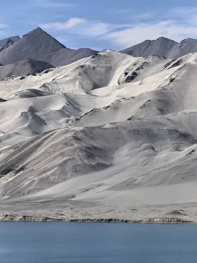 塔縣回喀什偶遇白沙湖封神路段,缺場雪! 塔縣回喀什偶遇白沙湖封神路段,缺場雪!