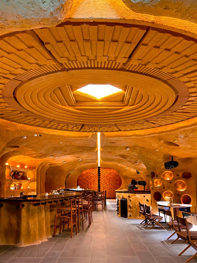 曼谷高空洞穴餐廳