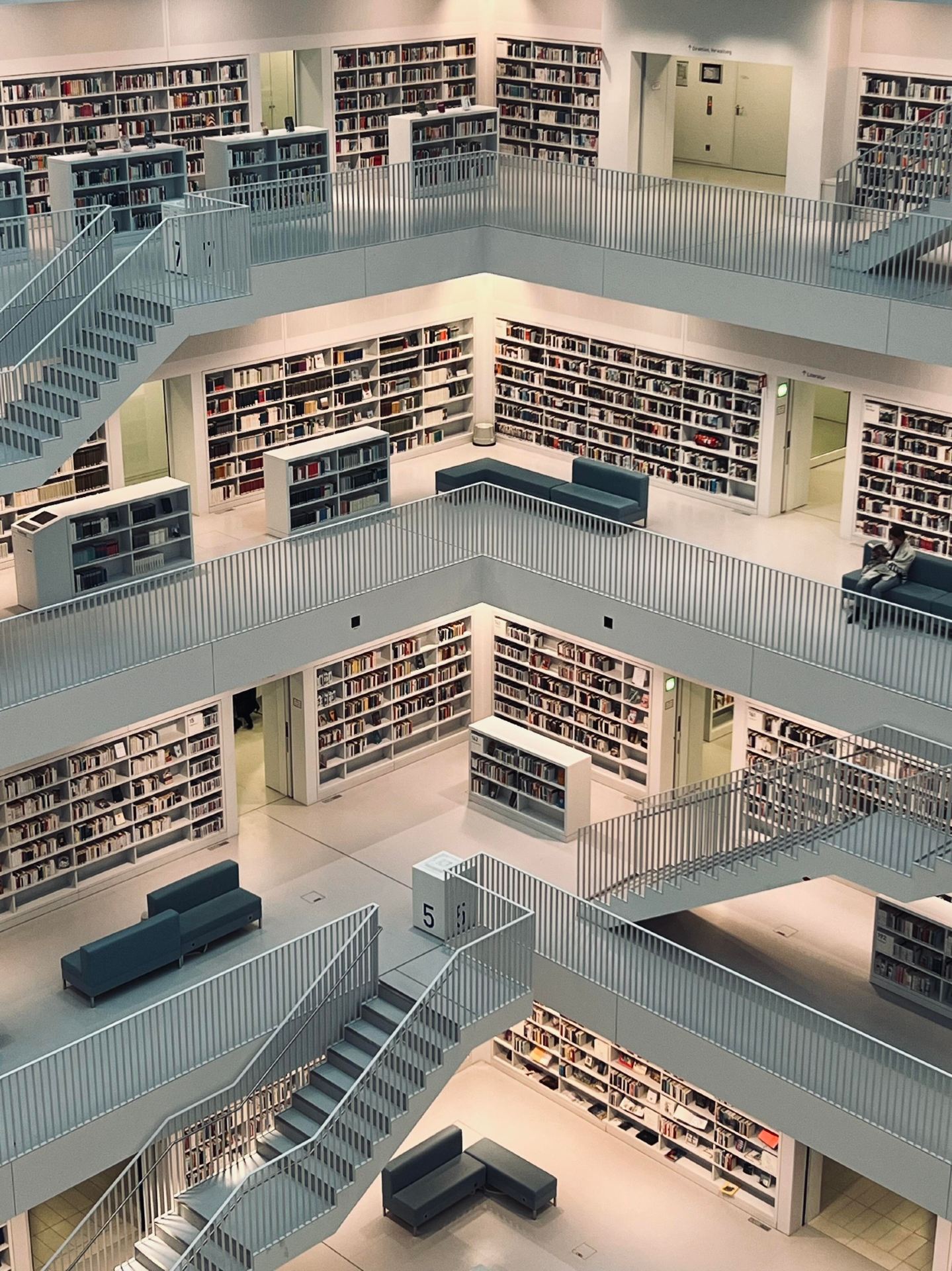 Stuttgart Iconic Landmark｜Pure White Minimalist Library, So Beautiful It Leaves You Speechless