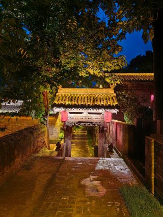 Stay in a hidden guesthouse on the loess plateau | poetic living beside Zhangbi Ancient Castle