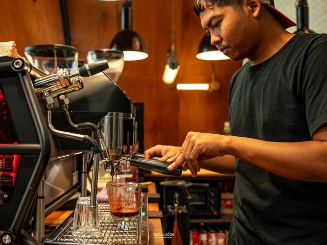 คาเฟ่สไตล์ Loft เปิดใหม่ พิกัดเกษตรนวมินทร์