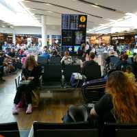 CLEAN AND HUGE AIRPORT!