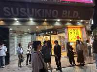 札幌・すすきの。NIKKAの看板の下でソフトクリーム食べれます『札幌菓子處 菓か舎 すすきの店』 