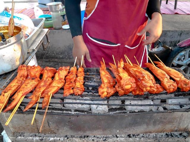 ตลาดถนนคนเดิน สตรีทฟู้ดฮาลาล 