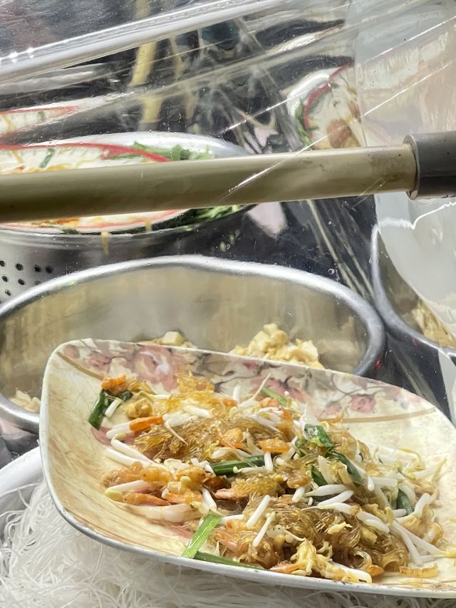 ล้านผัดไทยเจ๊แมว @ตลาดน้ำพุ 