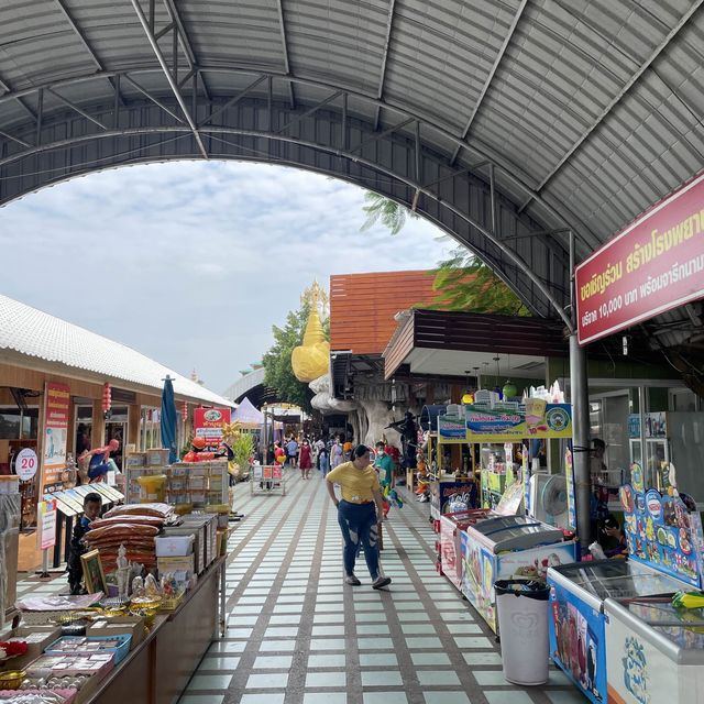 วัดสมานรัตนาราม วัดเดียวจบครบทุกอย่าง
