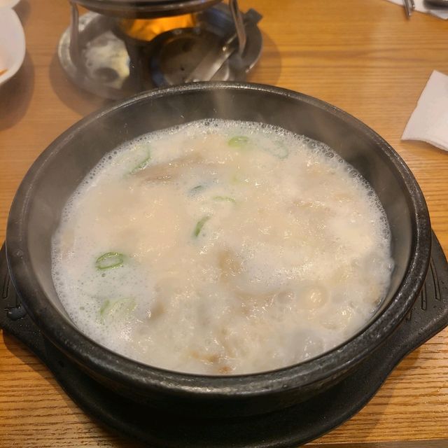 서울 홍대 맛집)돈수백 - 홍대입구역 근처 24시 영업하는 서울식 돼지국밥 맛집