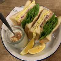 青田街平價咖啡廳，提拉米蘇激推 - Ecole cafe