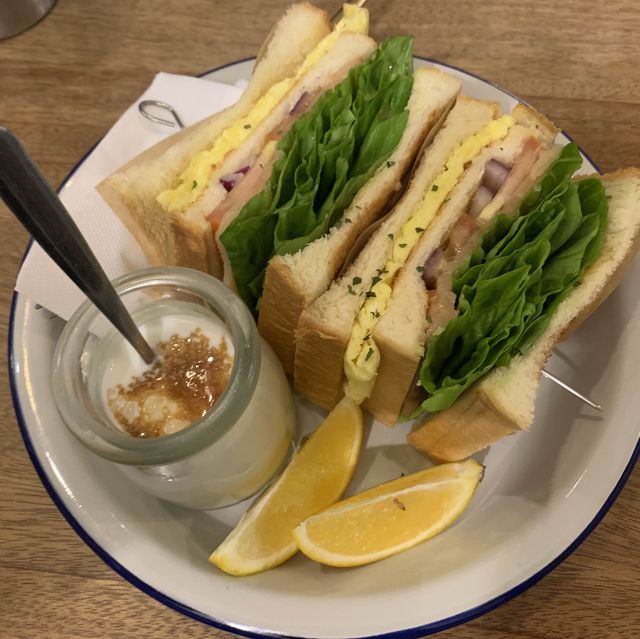 青田街平價咖啡廳，提拉米蘇激推 - Ecole cafe
