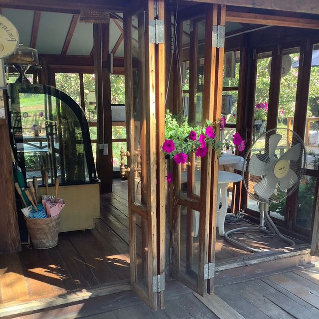 Bee & Rose café
