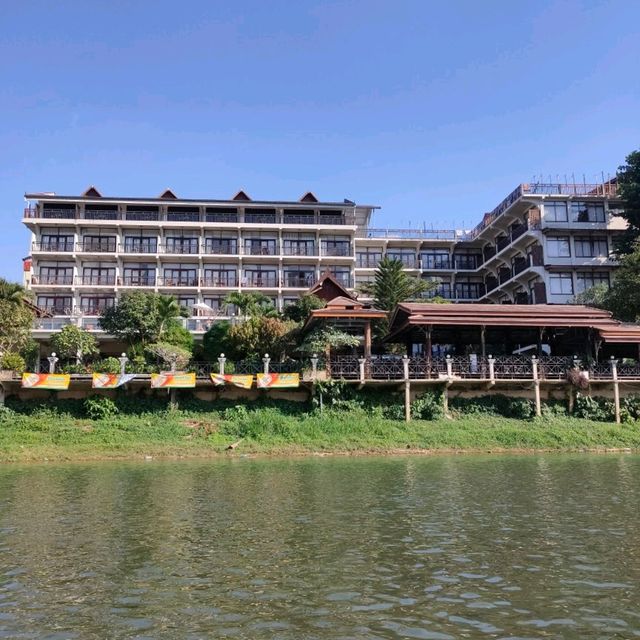 🇱🇦ラオス ヴァンヴィエン【Silver Naga Hotel】立地、部屋からの景色、ホスピタリティが最高!!