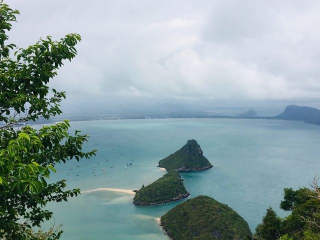 เขาล้อมหมวก