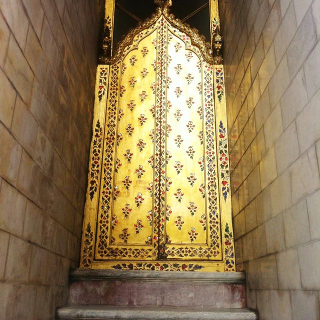 All that GLITTERS is the GRAND PALACE!