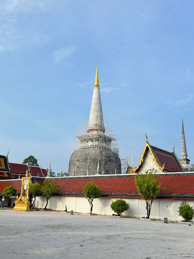 📍“เกิดมาชาติหนึ่งขอได้กราบพระบรมธาตุเมืองคอน”