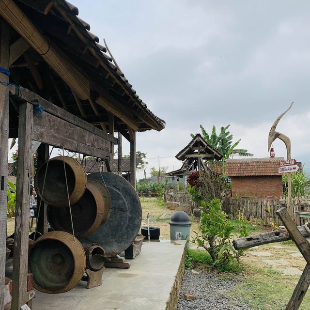 【インドネシア】ジャワの伝統料理が食べられる“Omah Madhang Saridjoyo”