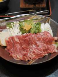 「信州牛肉鍋和涮涮鍋，寬敞舒適的輕井澤餐廳」