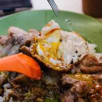 Forgee 🐷: ข้าวหมู porkshop ทอด topping ด้วยไข่ดาว