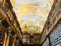 【チェコ】修道院内の美しい図書館！ストラホフ修道院
