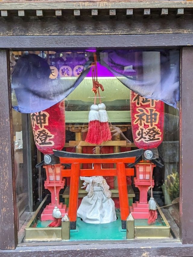 繁華街、唯一の神社【錦天満宮】の梅の花は、まだ八分咲きだけど綺麗だった