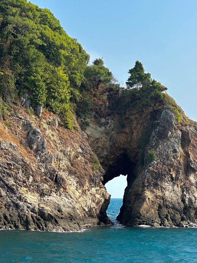เกาะทะลุ