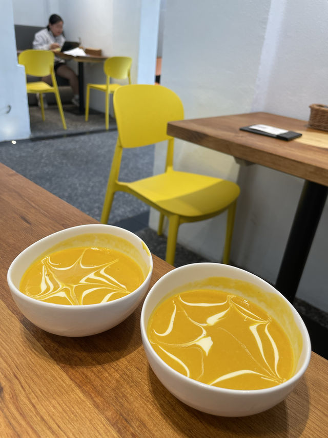 用心經營的Café 📍活化後的菜市場