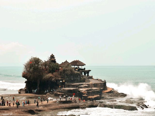 峇里島著名地標 - 只有潮退時間才能走近的海神廟 