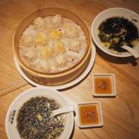 上海美食篇~皮最薄又多湯汁的小籠包