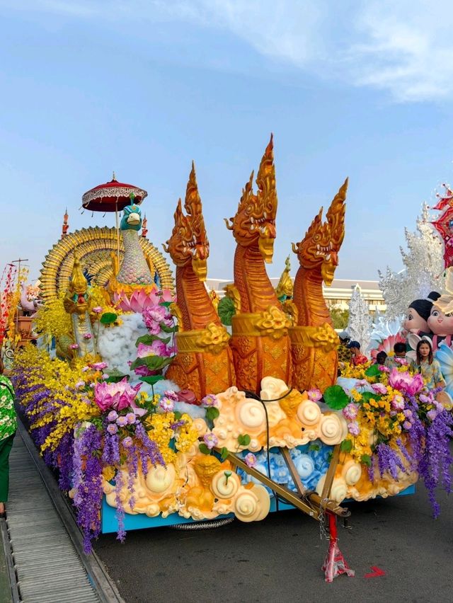 20 Colourful Parade Processions Celebrate Songkran
