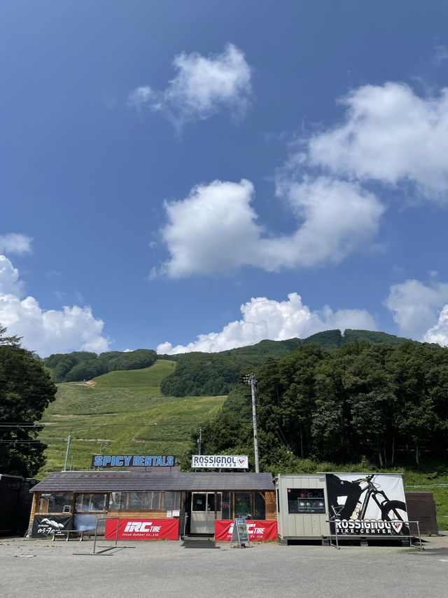 【長野県】白馬マウンテンハーバーの玄関口ゴンドラ山麓駅