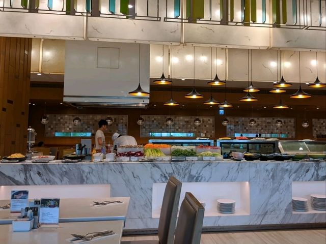 交通便利、三鐵共構的南港商旅：六福萬怡酒店