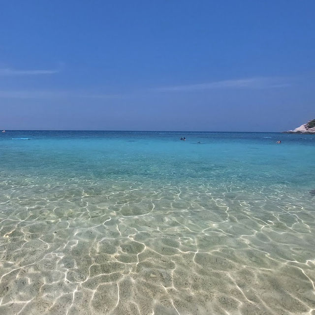 🌊 สวรรค์แห่งท้องทะเล “เกาะนางยวน”