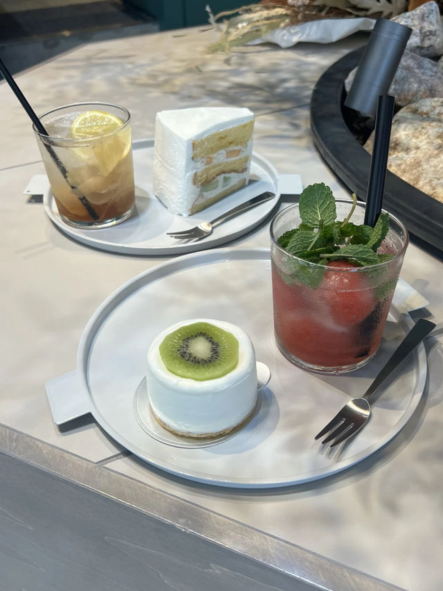 【福岡カフェ】開放的な店内でおいしいスイーツを楽しめる