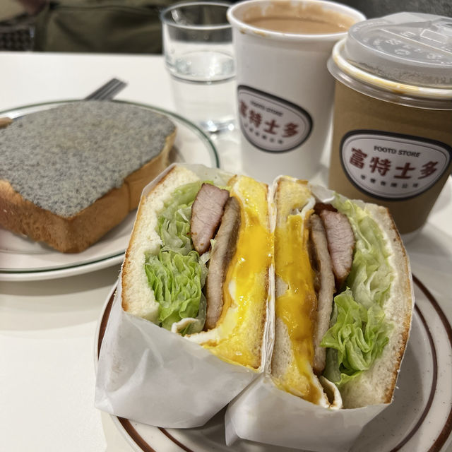去旅行一定要食早餐