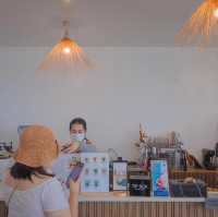 The shark cafe คาเฟ่ริมทะเลแสมสาร