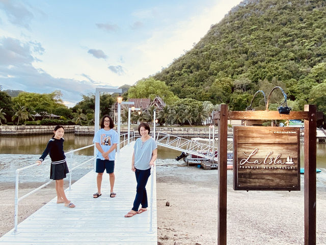 รีสอตวิวร้อยล้านริมทะเลปราณบุรี