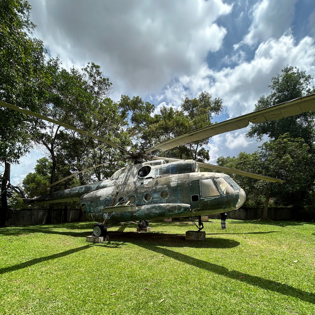 戦争博物館で世界平和を願う。