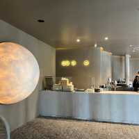 Space-themed cafe!