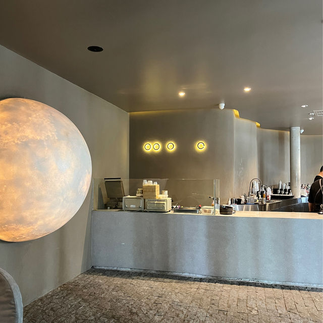 Space-themed cafe!