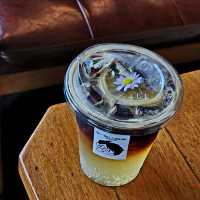 คาเฟ่ฮิลใจบางแสนร้านเล็กๆที่เต็มไปด้วยความอบอุ่น
