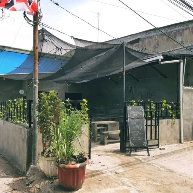 ONE OF THE COFFEE SHOPS NEAR A TRANSJAKARTA BUS STOP