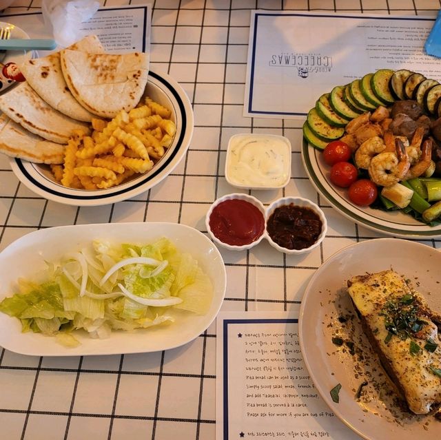 연남동에서 만난 그리스 맛집 , 그리스마스 ❤️