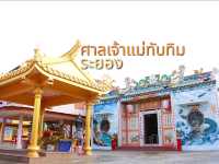 เที่ยวชมภาพวาดฝาผนังที่ศาลเจ้าแม่ทับทิม