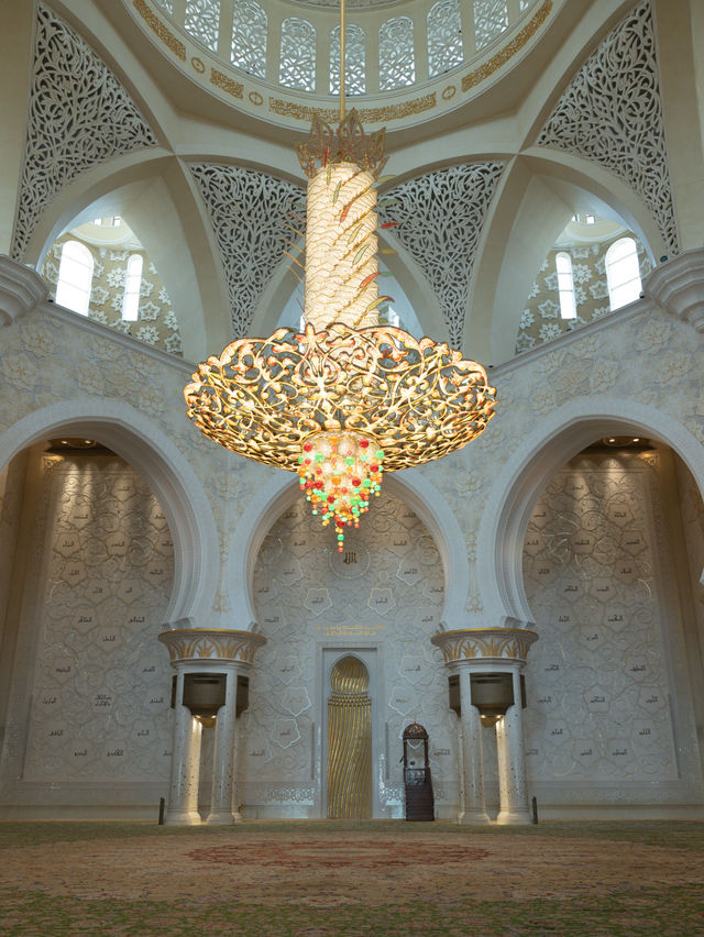 【UAE】白亜の巨大モスク🕌