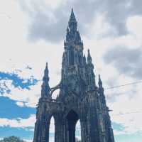 Edinburgh Enchantment: Castles, Closes, and City Views