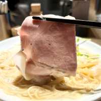 【大阪・十三】じっくり煮出した豚骨スープと水が決め手「創業麺類元年 1代目猿肉亭」