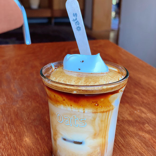 韓國首爾「延南洞咖啡館推薦！Oats Coffee維也納咖啡，一口就上癮！☕️❤️ 