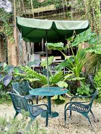  Cafe Laura Bar & Restaurant 🍰