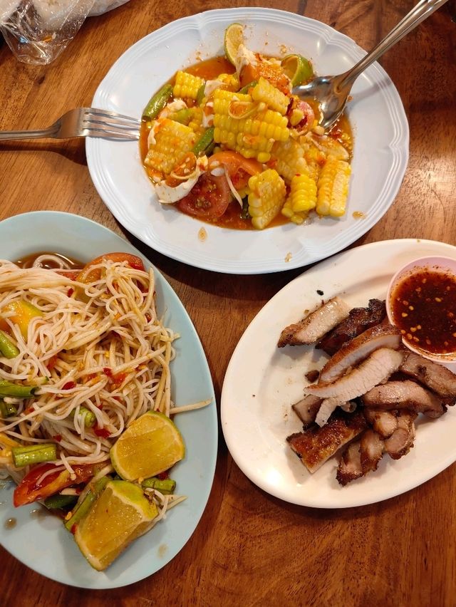 ร้านส้มตำยายหนู