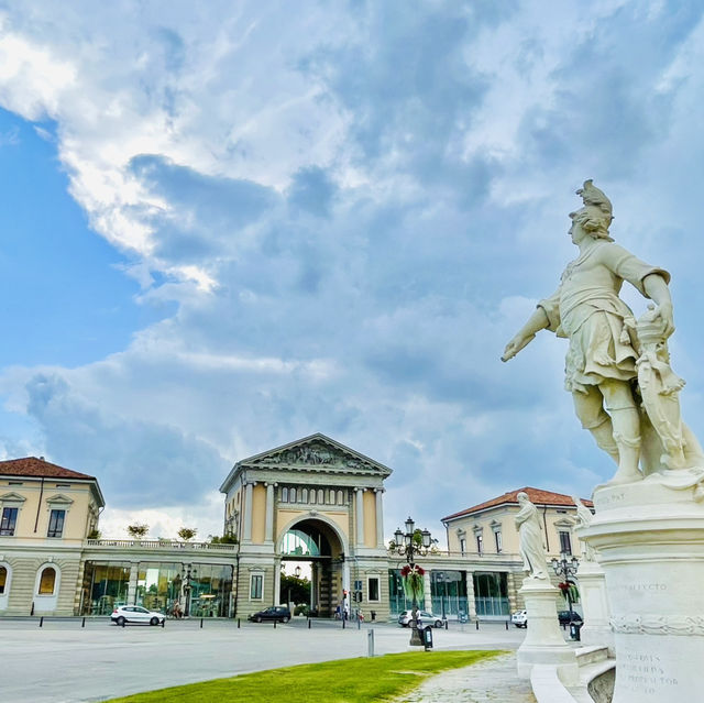 A place where history and modernity meet seamlessly🇭🇺👫😎