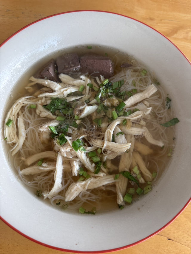 ก๋วยเตี๋ยวไก่ฉีกอาแปะ พัทยา 
